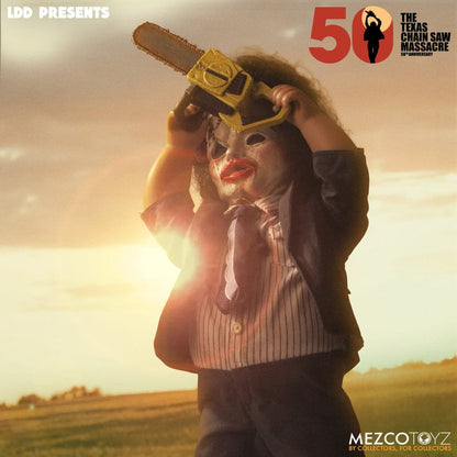 Straight from the 1974 Tobe Hooper horror classic The Texas Chainsaw Massacre, Leatherface is ready to tear through anything in his path wielding his infamous chainsaw. With two sets of interchangeable head portraits and masks. The LDD Presents The Texas Chainsaw Massacre (1974): Leatherface Deluxe Edition