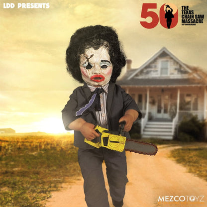 Straight from the 1974 Tobe Hooper horror classic The Texas Chainsaw Massacre, Leatherface is ready to tear through anything in his path wielding his infamous chainsaw. With two sets of interchangeable head portraits and masks. The LDD Presents The Texas Chainsaw Massacre (1974): Leatherface Deluxe Edition